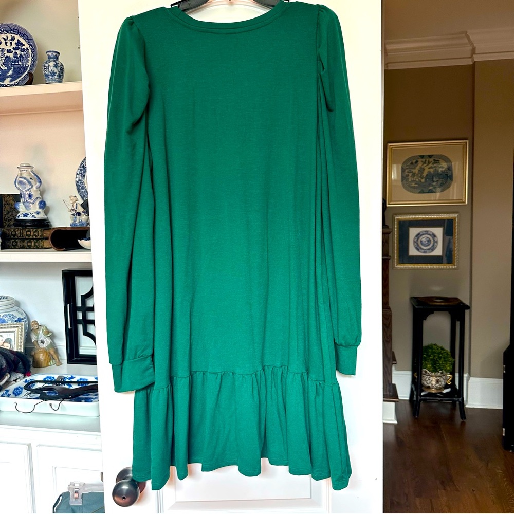 CROWN & IVY green knit long sleeve dress, ruffled bottom, puffed sleeve, cuff.